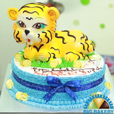Bánh sinh nhật hình con hổ là lựa chọn hoàn hảo cho bữa tiệc sinh nhật của các tín đồ sành ăn đang tìm kiếm sự khác biệt. Hình ảnh con hổ được tái tạo chân thực trên bánh, mang đến một món quà sinh nhật độc đáo và đầy ý nghĩa.